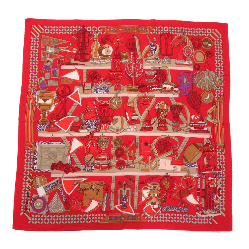 新品同様 エルメス カレジェアン カレ140 LES TROPHEES カシミヤ シルク レッド マルチカラー赤色  スカーフ 0228【中古】HERMES