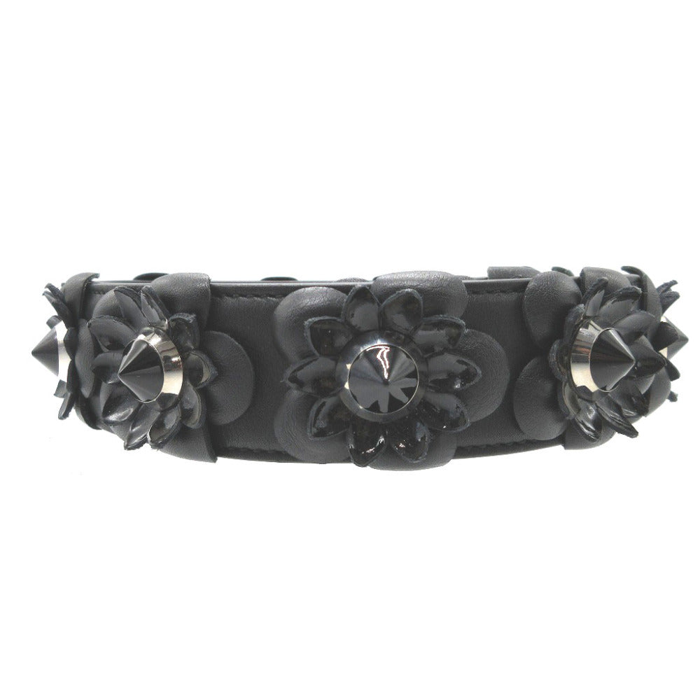 新品同様 フェンディ ストラップユー フラワー スタッズ レザー ブラック 黒 ストラップ 0233【中古】FENDI