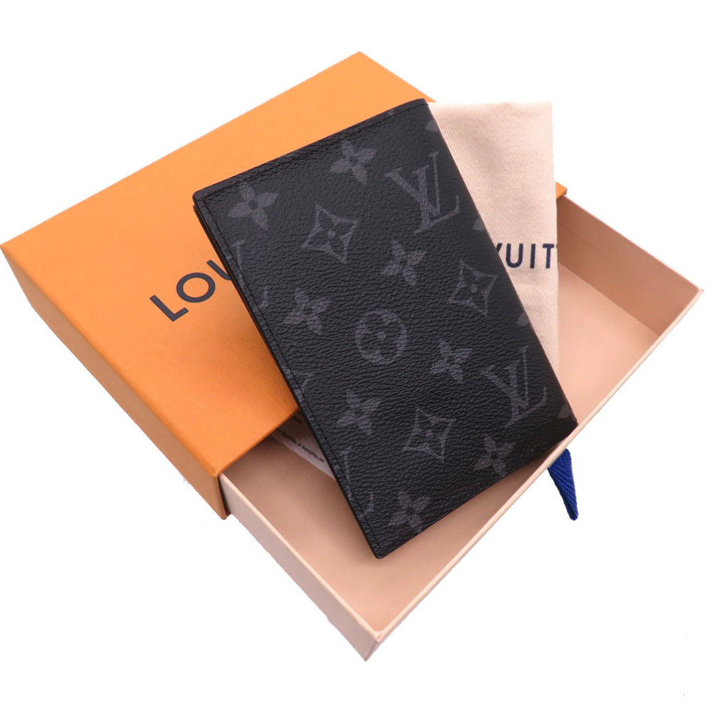 新品同様 ルイ ヴィトン クーヴェルテュール パスポール パスポートケース モノグラム エクリプス ICタグ M64501 ブラック 0085【中古】LOUIS VUITTON メンズ