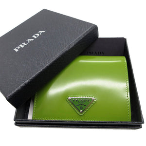 未使用 プラダ SPAZZOLATO トライアングルロゴ 1MV204 二つ折り財布 パテントレザー グリーン 0736【中古】PRADA