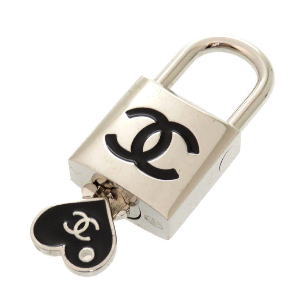 美品 シャネル カデナ 南京錠 ココマーク 07P ハート シルバー ブラック 1358 【中古】 CHANEL