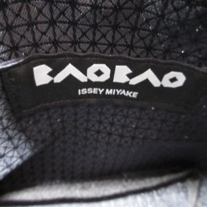 未使用 イッセイミヤケ バオバオ PVC ポリエステル ホワイト 白 ポーチ 1359【中古】ISSEY MIYAKE
