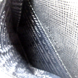 新品同様 プラダ スマホショルダー カモメ 錨 三角プレート ショルダーバッグ レザー/サフィアーノレザー ブラック 黒 0090【中古】PRADA