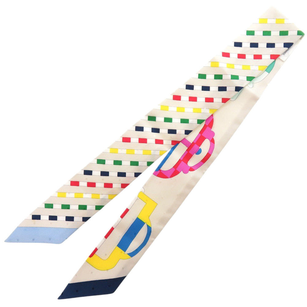 美品 エルメス ツイリー Bouclerie Moderne モダンなバックル シルク クレ/ブルー/ルージュ スカーフ 0172【中古】HERMES