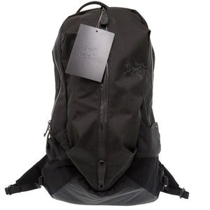 新品同様 アークテリクス バックパック Arro アロー 22 リュックサック ロゴ X000007473 デイパック ナイロン ブラック 1795【中古】ARC'TERYX