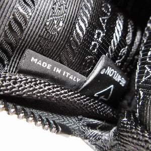 新品同様 プラダ 三角プレート テスート ブラック 黒 バッグチャーム ミニ ポーチ 1171【中古】PRADA