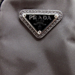 新品同様 プラダ 三角プレート テスート ブラック 黒 バッグチャーム ミニ ポーチ 1171【中古】PRADA