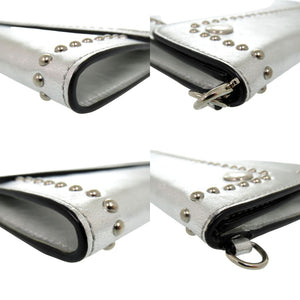 新品同様 ジェイアンドエムデヴィッドソン 2WAY トラベルポーチ ウィズ スタッズ チェーンウォレット クラッチバッグ ショルダーバッグ レザー シルバー 2105【中古】J&M Davidson