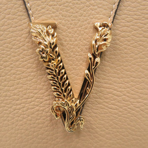 新品同様 ヴェルサーチ ヴィルトゥス VIRTUS チェーン ショルダーバッグ ポーチメタルアイコン レザー DBFG985 ベージュ 2324【中古】VERSACE