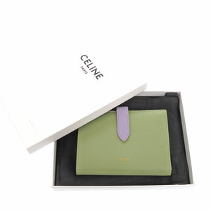 美品 セリーヌ バイカラー ミディアム ストラップ ウォレット 10B64 3BRU グリーン 二つ折り財布  緑 0121【中古】CELINE
