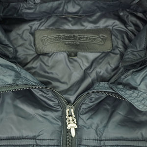 美品 クロムハーツ ダガージップ クロスボタン ダウンベスト ブラック サイズS 黒 フードあり 1144【中古】CHROME HEARTS メンズ