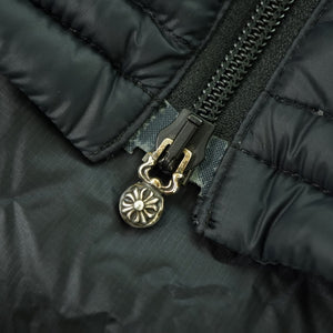 美品 クロムハーツ ダガージップ クロスボタン ダウンベスト ブラック サイズS 黒 フードあり 1144【中古】CHROME HEARTS メンズ