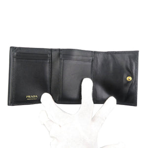 美品 プラダ ソフトカーフ トライアングル 1MH043 レザー ゴールド金具 ブラック 黒  ミニ財布 三つ折り財布 1193【中古】PRADA