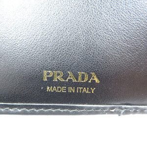 美品 プラダ ソフトカーフ トライアングル 1MH043 レザー ゴールド金具 ブラック 黒  ミニ財布 三つ折り財布 1193【中古】PRADA