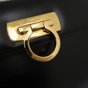 美品 サルヴァトーレ フェラガモ ガンチーニ レザー ブラック ゴールド金具 BA212181 2WAYハンドバッグ 黒 1796【中古】Salvatore Ferragamo レディース