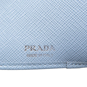 未使用 プラダ サフィアーノ トライアングル 1MH043 レザー シルバー金具 ライトブルー コンパクトウォレット 三つ折り財布 1213【中古】PRADA