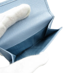 未使用 プラダ サフィアーノ トライアングル 1MH043 レザー シルバー金具 ライトブルー コンパクトウォレット 三つ折り財布 1213【中古】PRADA