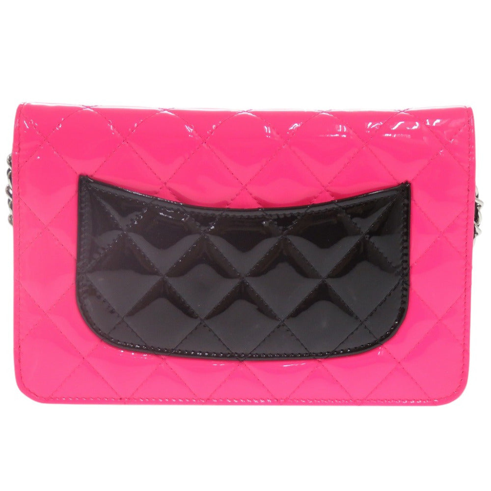 新品同様 シャネル マトラッセ パテントレザー バイカラー ピンク 29番台 シルバーチェーン チェーンウォレット ココマーク 1702【中古】CHANEL