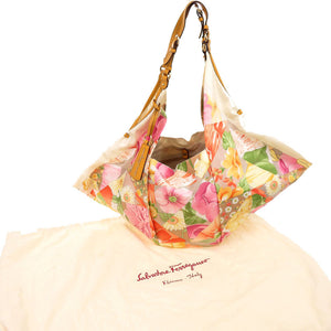 新品同様 サルヴァトーレフェラガモ ガンチーニ フラワー柄 レザー ナイロン マルチカラー ショルダーバッグ 0125【中古】Salvatore Ferragamo