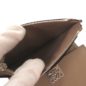 新品同様 ロエベ アナグラム パーティカル ウォレット スモール ぺブルグレインカーフ C821S33X01 サンド 三つ折り財布 0958【中古】LOEWE