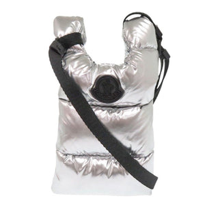 新品同様 モンクレール スモールクロスボディバッグ 12095L00012 M3184 ナイロン ショルダーバッグ シルバー 1217【中古】MONCLER