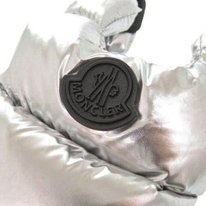 新品同様 モンクレール スモールクロスボディバッグ 12095L00012 M3184 ナイロン ショルダーバッグ シルバー 1217【中古】MONCLER