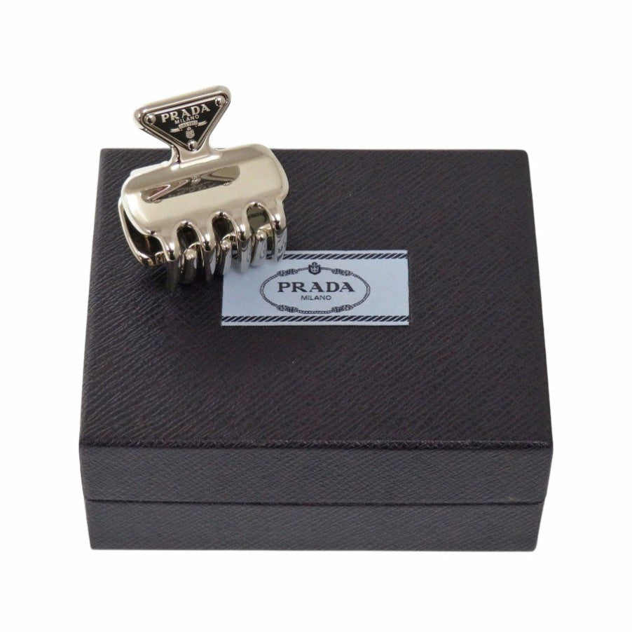 新品同様 プラダ ヘアクリップ トライアングル ロゴ 1IF087 2BA6 メタル シルバー 1290【中古】PRADA