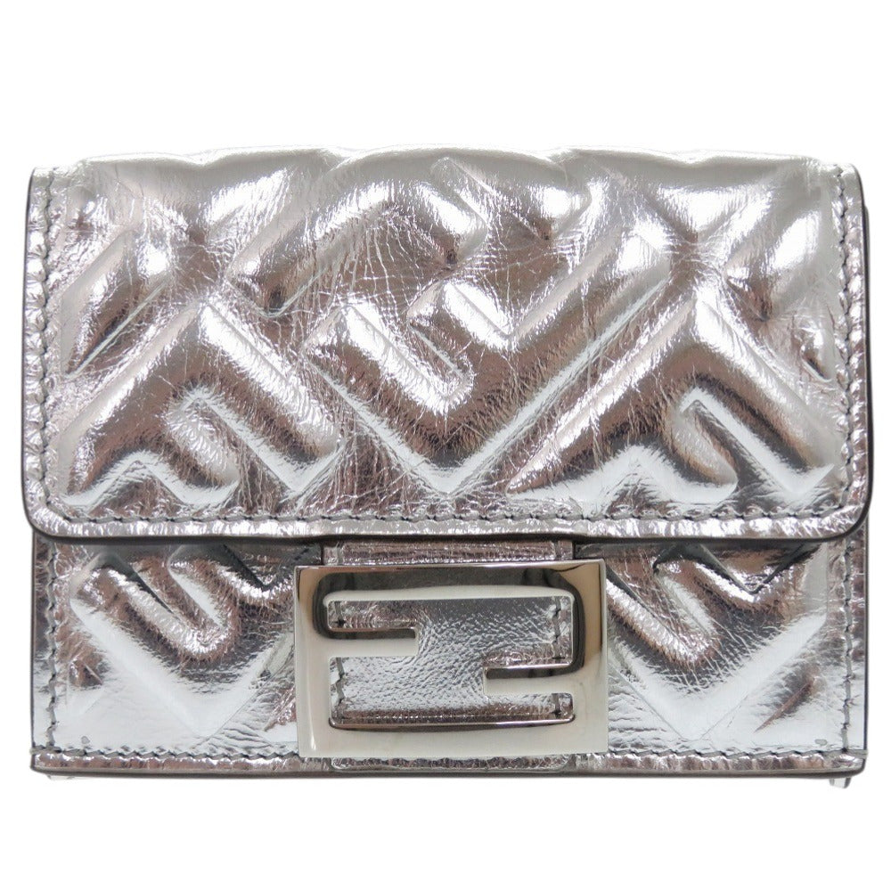 新品同様 フェンディ バゲット マイクロ FFロゴ 8M0395 レザー シルバー 三つ折り財布 1713【中古】FENDI