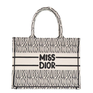 新品同様 クリスチャンディオール ブックトート ミディアム エンブロイダリー キャンバス ホワイト ブラック ハンドバッグ 1743【中古】Christian Dior