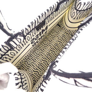 新品同様 クリスチャンディオール ブックトート ミディアム エンブロイダリー キャンバス ホワイト ブラック ハンドバッグ 1743【中古】Christian Dior