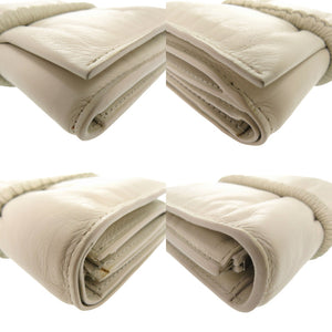 美品 ボッテガヴェネタ バンドクロージャー ウォレット コンパクト財布 三つ折り財布 レザー アイボリー 1957【中古】BOTTEGAVENETA