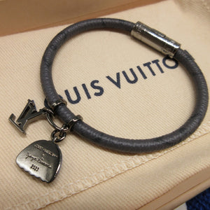 新品同様 ルイヴィトン モノグラム エクリプス ブラスレ ハングイット パンプキン M8153E 草間彌生 グレー 0447【中古】LOUIS VUITTON