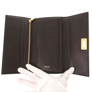 新品同様 サルヴァトーレフェラガモ ガンチーニ カーフ ブラウン 長財布 茶 0839【中古】Salvatore Ferragamo