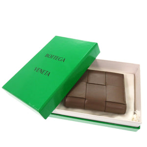 新品同様 ボッテガヴェネタ カセット マキシイントレチャート 742698 レザー トープグレー 二つ折り財布 0984【中古】BOTTEGAVENETA