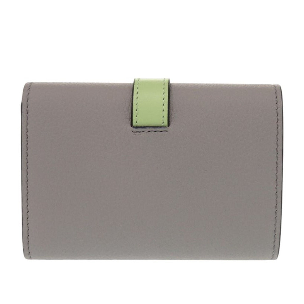 新品同様 ロエベ スモール バーティカル ウォレット C660S86X01 レザー パールグレー ライトペールグリーン 三つ折り財布 1085【中古】LOEWE