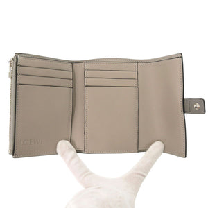 新品同様 ロエベ スモール バーティカル ウォレット C660S86X01 レザー パールグレー ライトペールグリーン 三つ折り財布 1085【中古】LOEWE