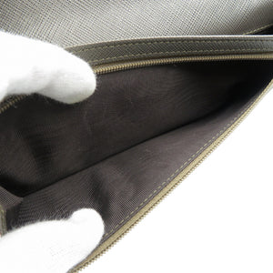 新品同様 サルヴァトーレフェラガモ ガンチーニ 22-7698 レザー シルバー金具 グレー 二つ折り 長財布 1326【中古】Salvatore Ferragamo