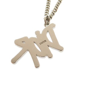 美品 クリスチャンディオール × ショーン ステューシー ロゴ N1386HOMMT メタル ストーン レッド シルバー ネックレス 1446【中古】Christian Dior