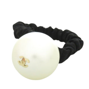 美品 シャネル ココマーク ヘアゴム シュシュ フェイクパール ホワイト ヘアアクセサリー 白 1563【中古】CHANEL