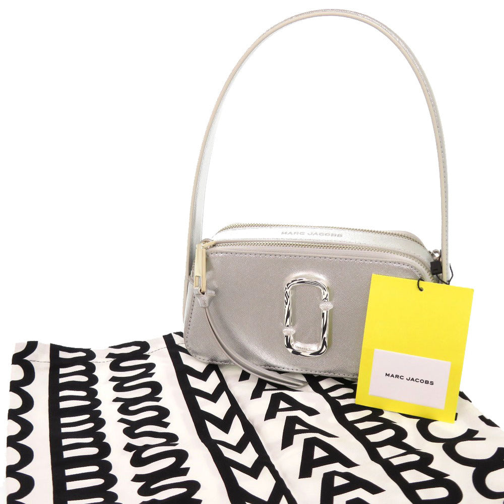 新品同様 マークジェイコブス メタリック スリングショット レザー シルバー ワンショルダーバッグ 0835【中古】MARC JACOBS