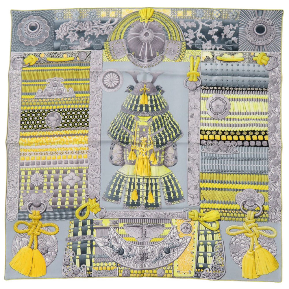 新品同様 エルメス カレ90 PARURES DE SAMOURAIS 侍の鎧兜 シルク イエロー グレー スカーフ 1156【中古】HERMES メンズ