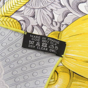 新品同様 エルメス カレ90 PARURES DE SAMOURAIS 侍の鎧兜 シルク イエロー グレー スカーフ 1156【中古】HERMES メンズ