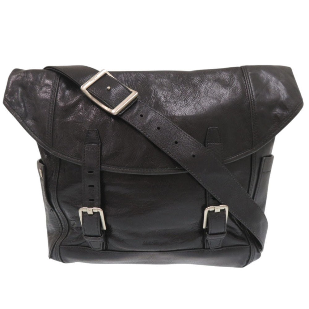 サルヴァトーレフェラガモ レザー ブラック ショルダーバッグ メッセンジャーバッグ 黒 0021【中古】Salvatore Ferragamo メンズ