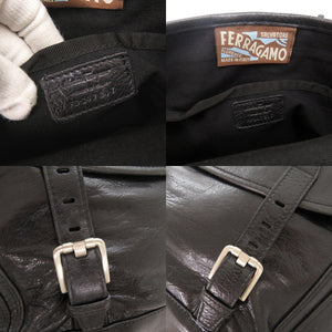 サルヴァトーレフェラガモ レザー ブラック ショルダーバッグ メッセンジャーバッグ 黒 0021【中古】Salvatore Ferragamo メンズ