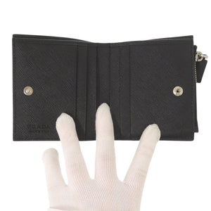 美品 プラダ トライアングルロゴ 2ML049 サフィアーノレザー ブラック 二つ折り財布 1053【中古】PRADA