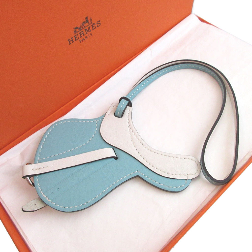 新品同様 エルメス パドックセル ヴォースイフト ブルーアトール ホワイト 白 バッグチャーム キーホルダー 1355【中古】HERMES