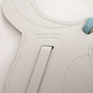 新品同様 エルメス パドックセル ヴォースイフト ブルーアトール ホワイト 白 バッグチャーム キーホルダー 1355【中古】HERMES