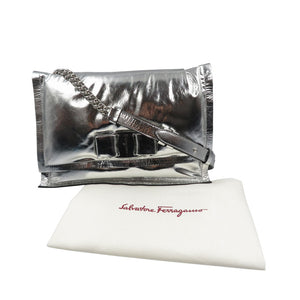 未使用 サルヴァトーレフェラガモ GG-211287 ヴァラリボン レザー シルバー金具 シルバー ショルダーバッグ 0377【中古】Salvatore Ferragamo