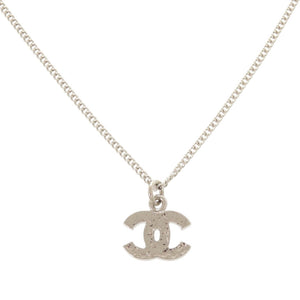 新品同様 シャネル ココマーク A28942 メタル ラインストーン シルバー ネックレス 0460【中古】CHANEL