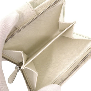 美品 プラダ サフィアーノトライアングル レザー ホワイト 二つ折り財布 白 0465【中古】PRADA